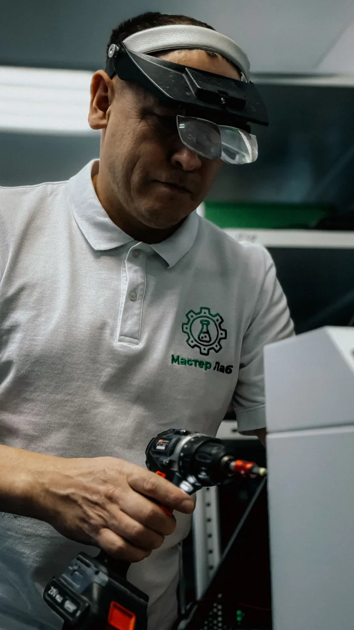 Сервісна команда Master Lab у формі Loomiq